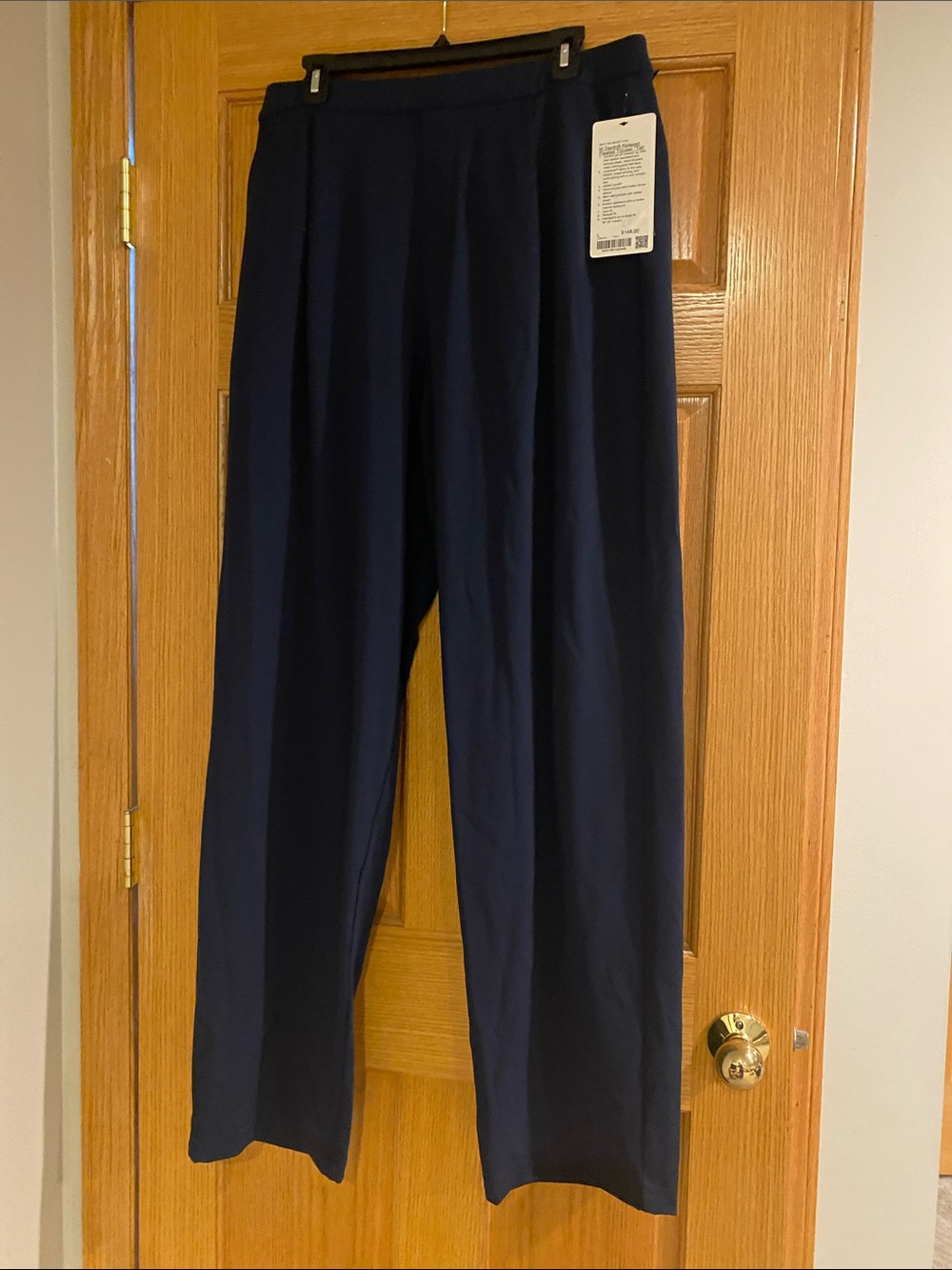 lululemon athletica Men’s pleated Pants in Navy